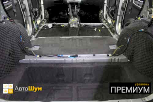 Клеим Absorber А15 на арки Тойоты рав4.
