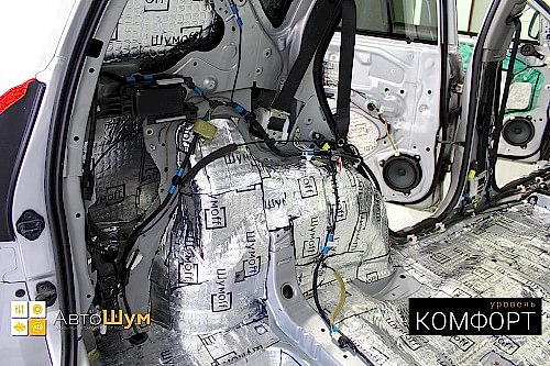 Виброизоляция арок и крыльевТойоты Рав4.