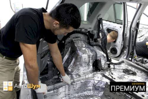 Клеим виброизоляцию на дно багажника Хавал Н6