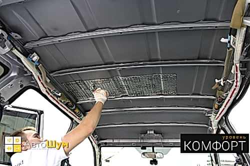 Клеим Шумофф М2 на крышу Тойоты Рав4.