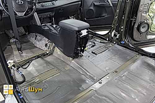 Шумоизоляция пола Тойоты Рав4 XA40.