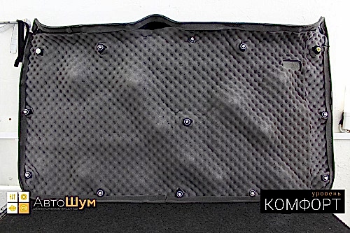 Шумоизоляция обшивки пятой двери Тойоты Рав4.
