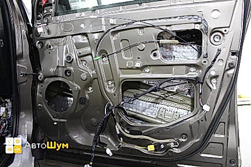 Виброизоляция дверей Тойоты Рав4 ХА40