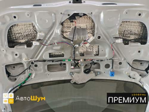 Виброизоляция крышки багажника Тойоты Ра4 Ха40