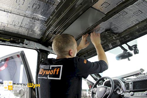 Шумо и теплоизоляция крыши Тойоты Рав4 XA40.