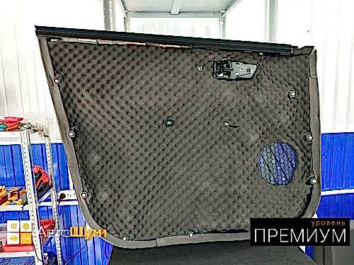 Шумоизоляция дверной обшивки Тойоты Ра4 Ха40