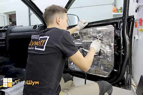 Клеим второй слой на двери Хавал Х5