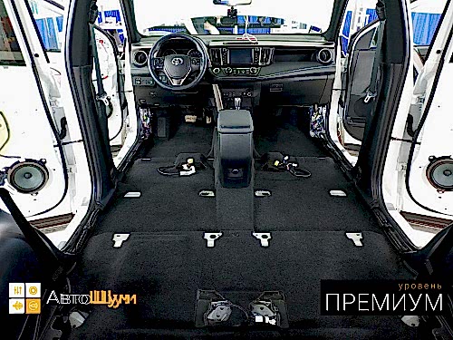 Пылесосим ковер Тойоты Ра4 Ха40